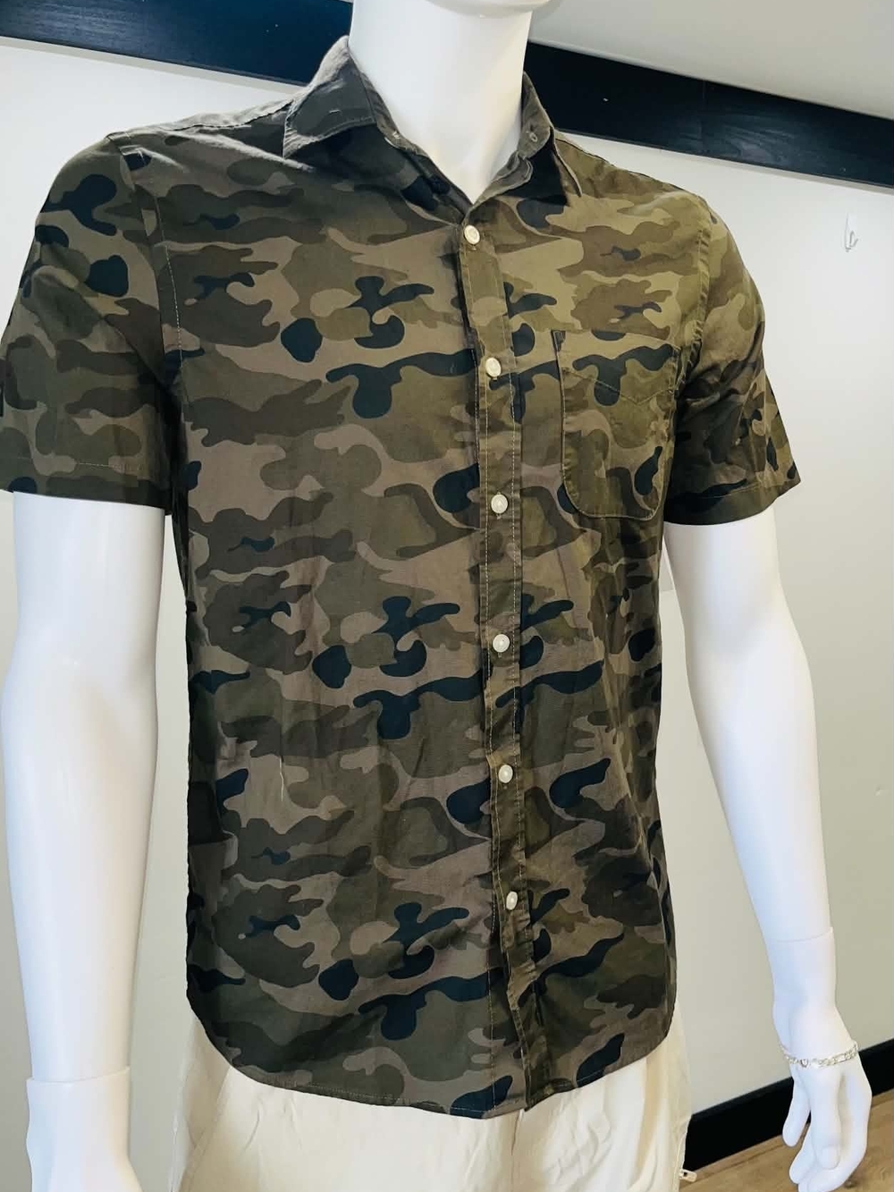 Old Navy Men's Short-Sleeve Camo Button-Up Shirt - Olive Green
